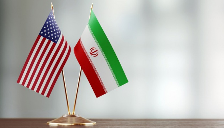 وال استریت ژورنال: آمریکا آماده کاهش تحریم‌های بانکی و نفتی ایران است