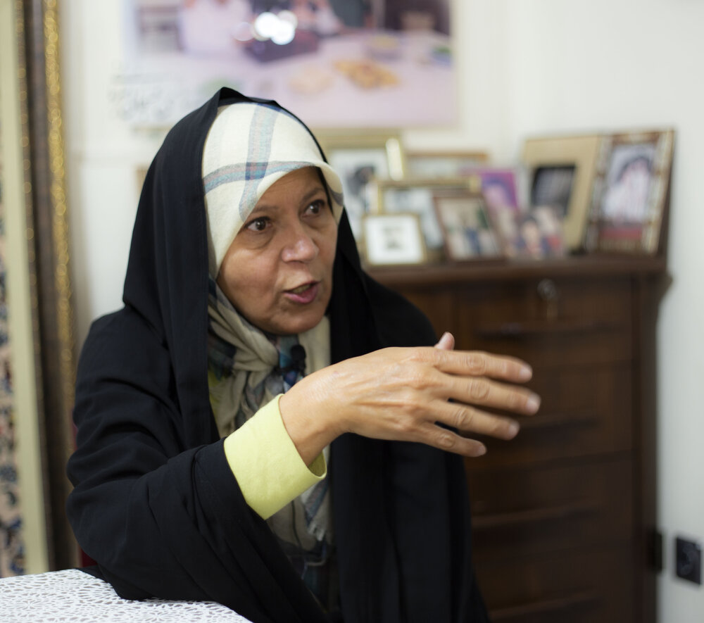 فائزه هاشمی: شورای نگهبان باید لاریجانی را حفظ می‌کرد