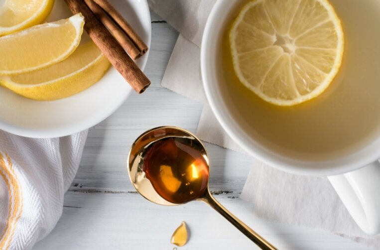 فواید خوردن هر روز یک لیوان شربت آبلیمو عسل