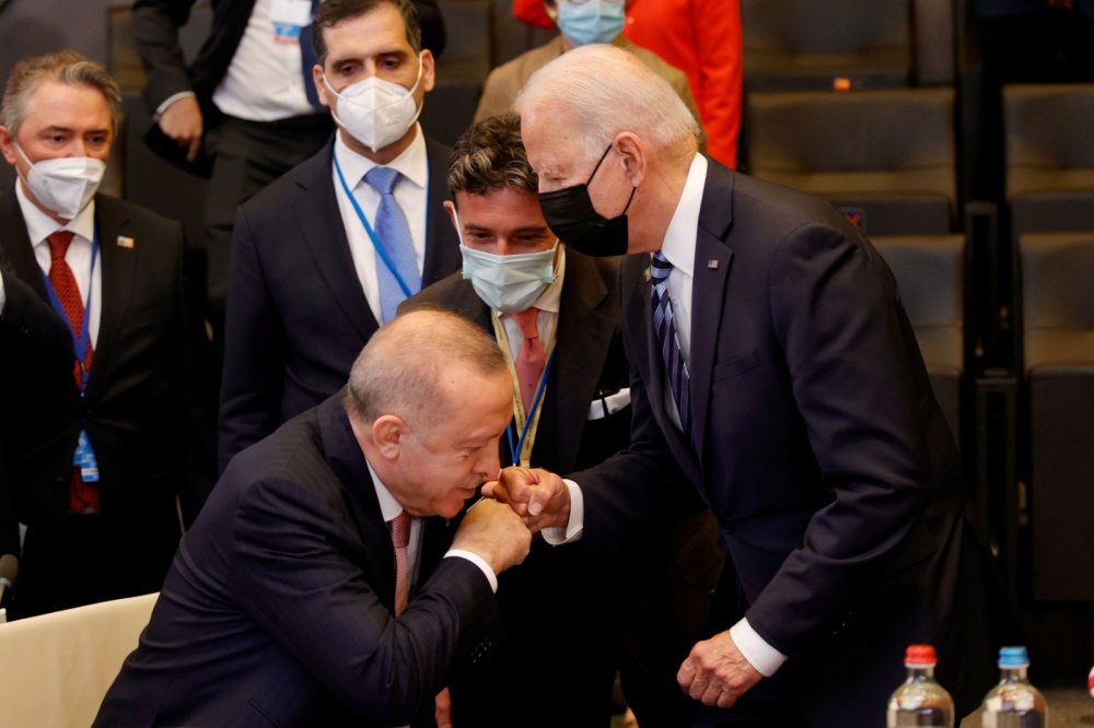 لحظه تحقیر اردوغان توسط بایدن + عکس