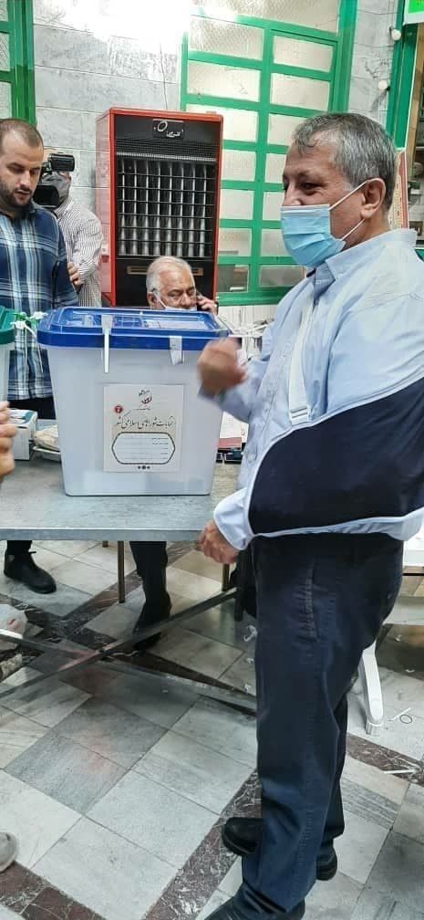 رای دادن محسن هاشمی با دست شکسته + عکس انتخابات 1400 شورای نگهبان رد صلاحیت