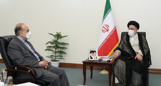 رئیسی: باید به جوانان میدان داد رئیسی: باید به جوانان میدان داد