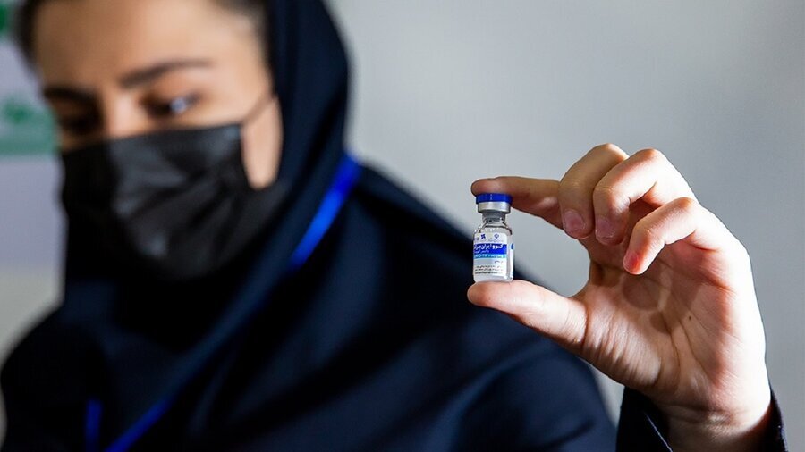 انتقاد معاون وزارت بهداشت و مصرف اضطراری واکسنهای ایرانی کرونا