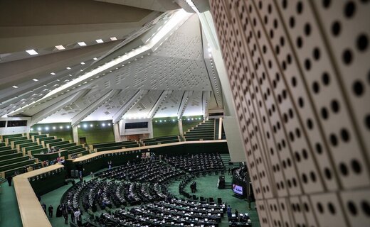 کوثری: مجلس باید بر دولت رئیسی نظارت کند نه در پشت پرده زدوبند!