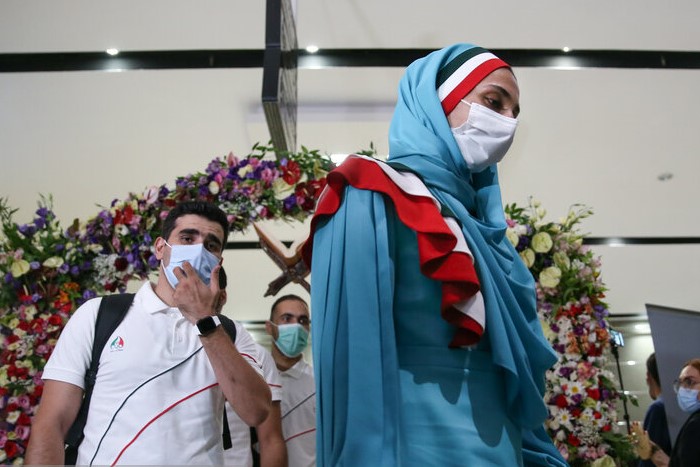 لباس ایران در المپیک باب همایون در رژه افتتاحیه!