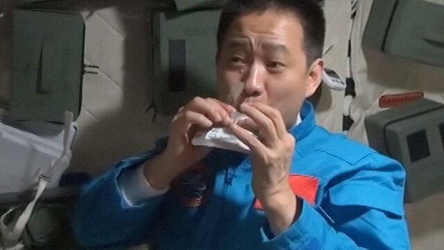 غدای فضانوردان چینی در ایستگاه فضایی