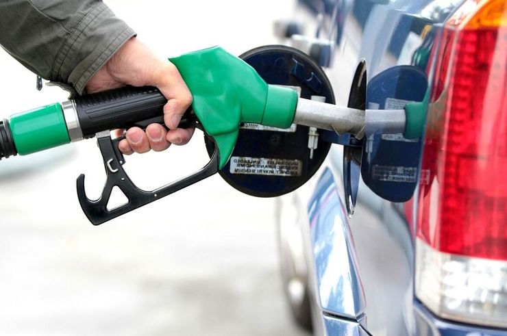 بنزین در ۱۴۰۰ گران می‌شود؟