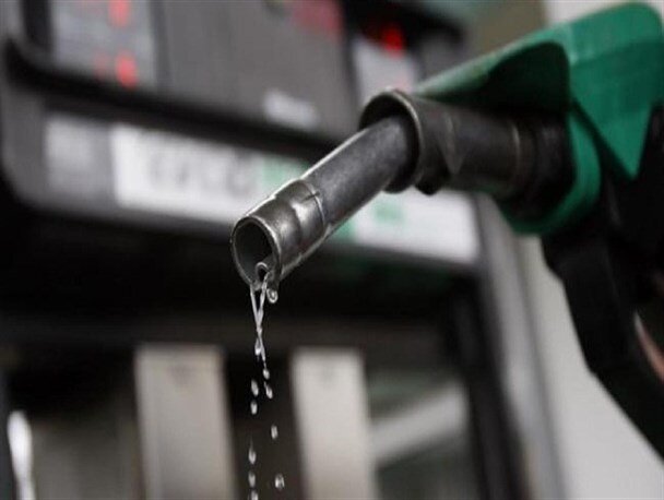 ضد و نقیض‌های کاهش توزیع بنزین 