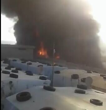 همزمان با سالروز انفجار بیروت؛ آتش‌سوزی گسترده در کمپ پناهجویان در لبنان