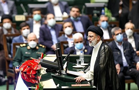تحلیف رئیسی، آخرین پرده روحانی؛ هر دو در یک قاب