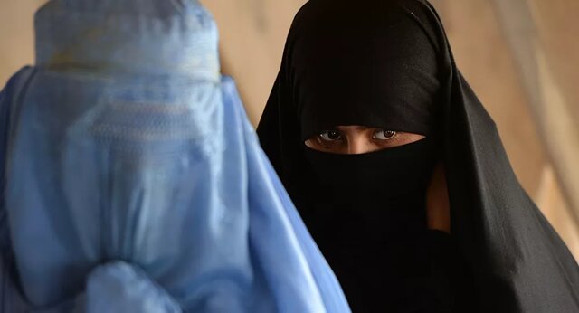 فرار نیروهای ویژه انگلیسی از دست طالبان با پوشیدن برقع