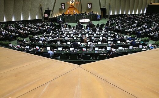 اسحاق جهانگیری از یک نماینده مجلس شکایت کرد