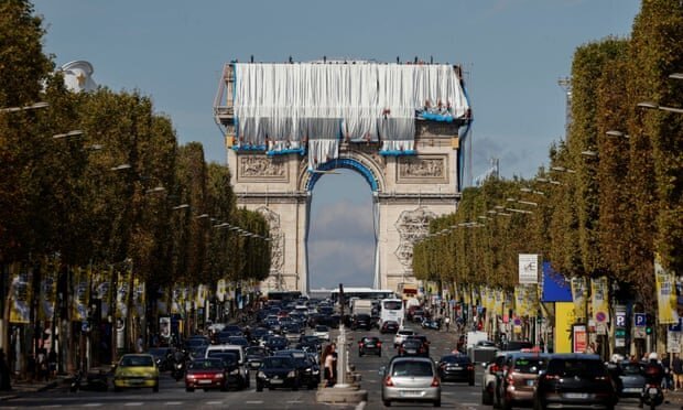 پارچه‌پیچی طاق پیروزی در پاریس