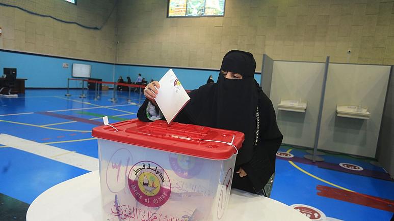 شهروندان قطری برای نخستین بار در انتخابات مجلس شورا پای صندوق‌های رای رفتند