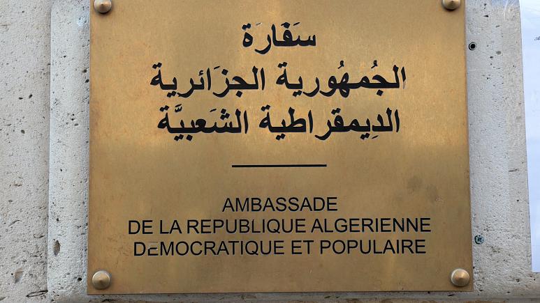 الجزایر در واکنش به گفته‌های ماکرون سفیرش را از پاریس فراخواند