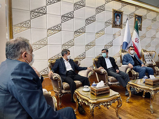 محمود احمدی‌نژاد از ایران رفت