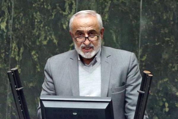 رئیس جمهور اعلام کند که مسئولیت اقتصاد کشور با چه کسی است
