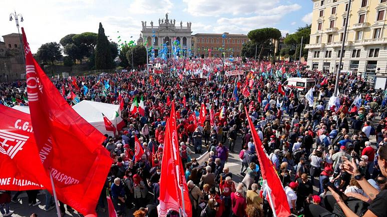 ده‌ها هزار ایتالیایی در رم علیه نئوفاشیست‌ها تظاهرات کردند