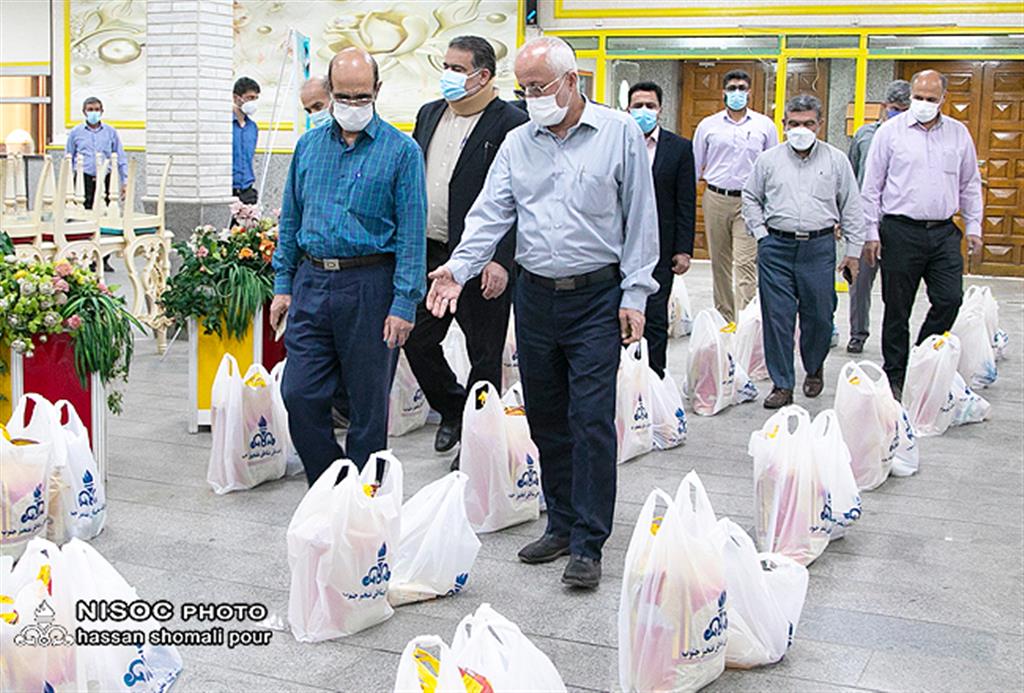 ۲۰۰۰‏‎ ‎بسته معیشتی اهدایی مناطق نفتخیز جنوب به زلزله‌زدگان اندیكا اهدا می‌شود