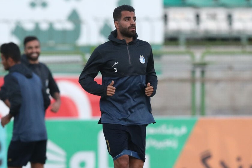 ستاره استقلال از ضربه مغزی گریخت مدافع استقلال