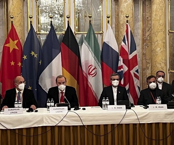 غرب با شرط کنارگذاشتن سانترافیوژهای پیشرفته و ذخایر اورانیم غنی شده به برجام برمی‌گردد