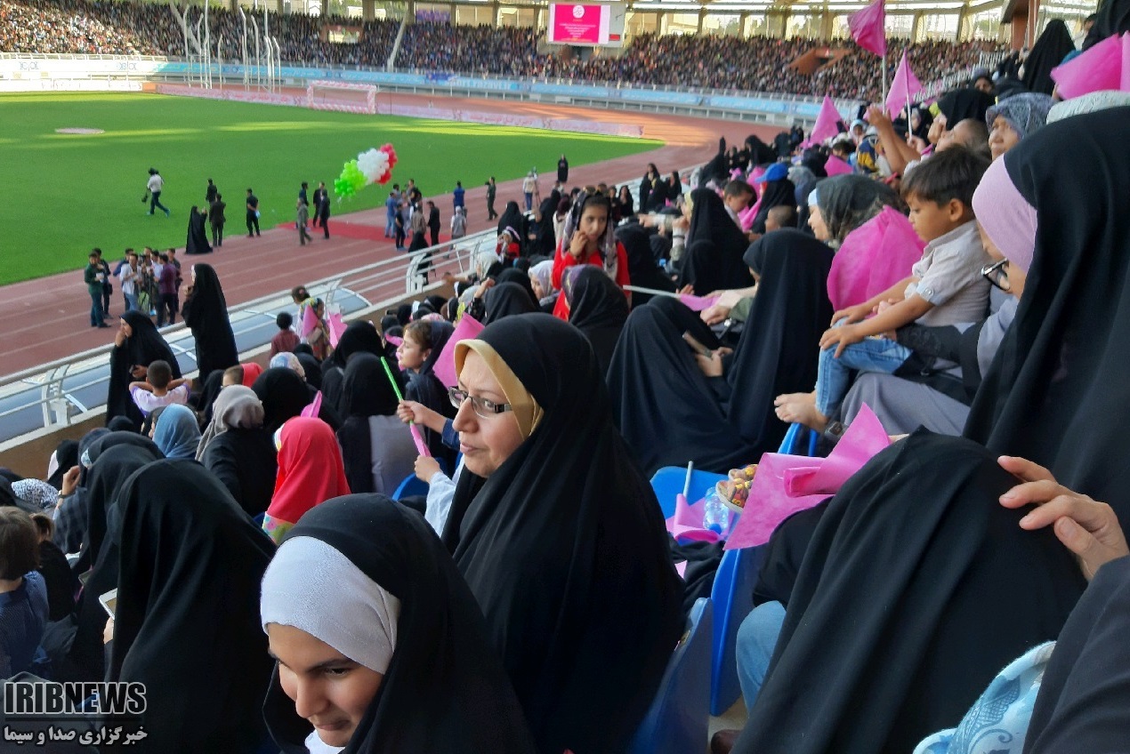 کمیسیون اخلاق ورزش: فدراسیون بابت عدم ورود زنان به ورزشگاه عذرخواهی کند