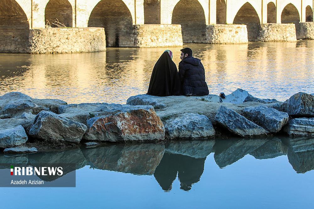 زاینده‌رود جاذبه گردشگری مسافران نوروزی اصفهان/ گزارش تصویری