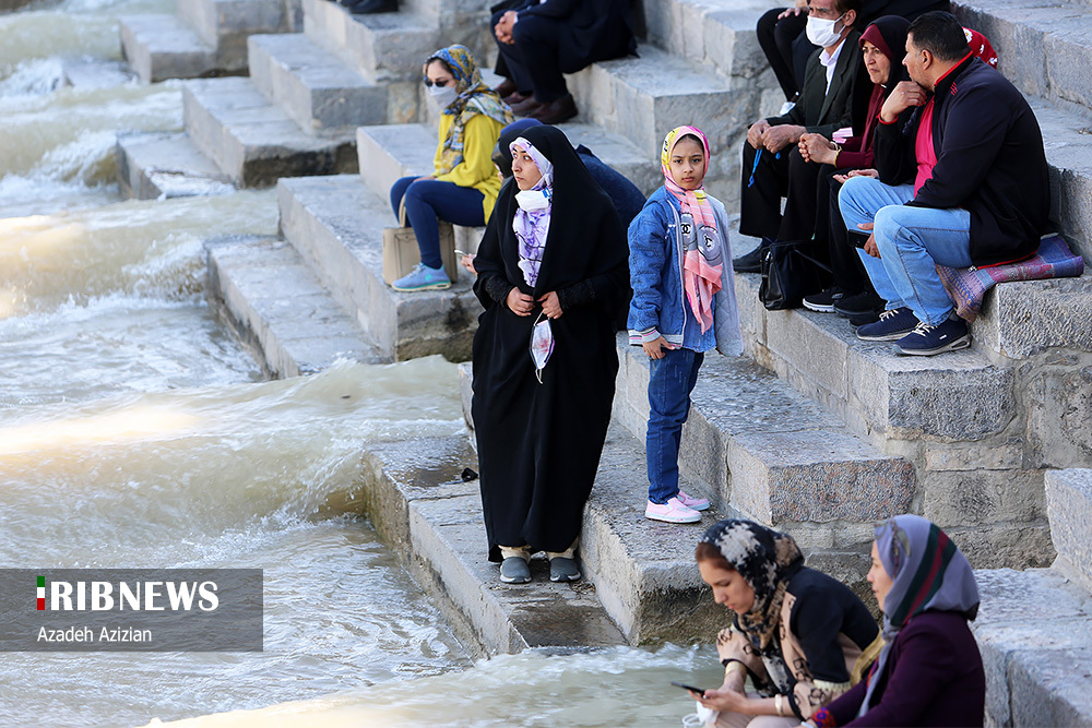 زاینده‌رود جاذبه گردشگری مسافران نوروزی اصفهان/ گزارش تصویری