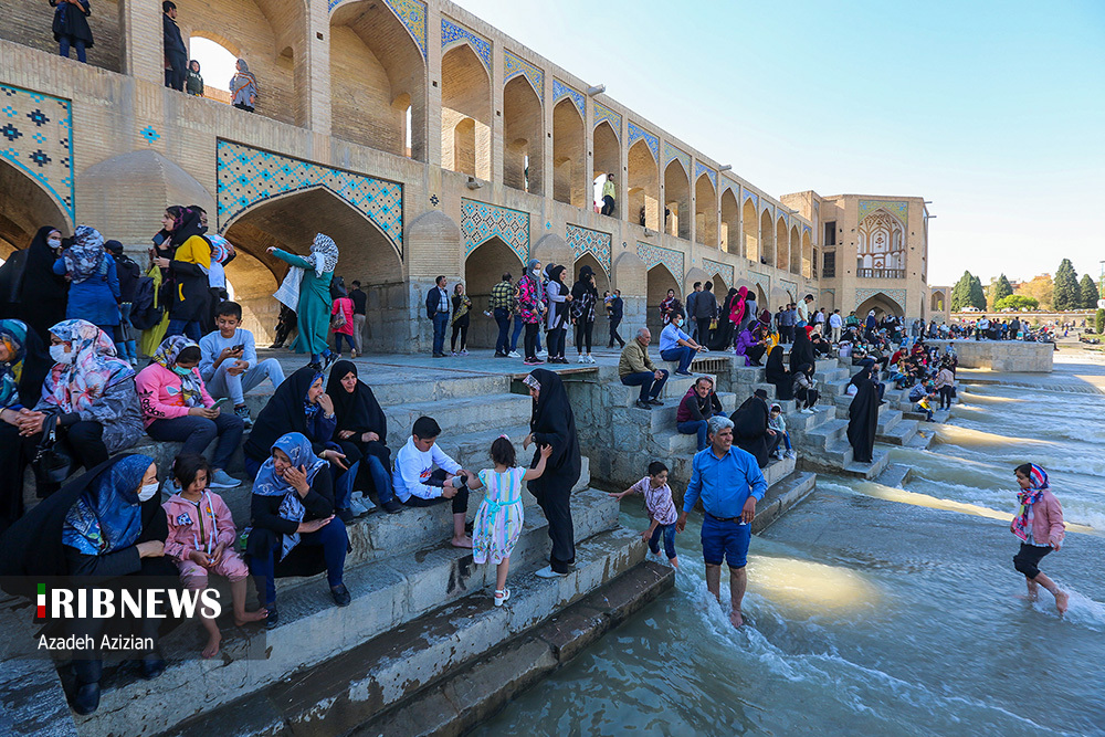 زاینده‌رود جاذبه گردشگری مسافران نوروزی اصفهان/ گزارش تصویری