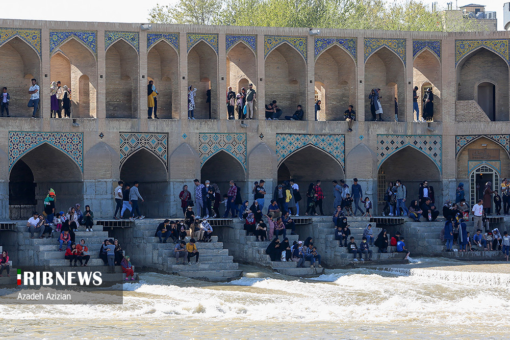 زاینده‌رود جاذبه گردشگری مسافران نوروزی اصفهان/ گزارش تصویری