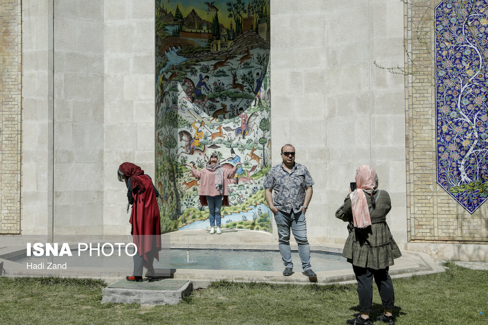 گردشگران نوروزی در مجموعه نیاوران/ گزارش تصویری