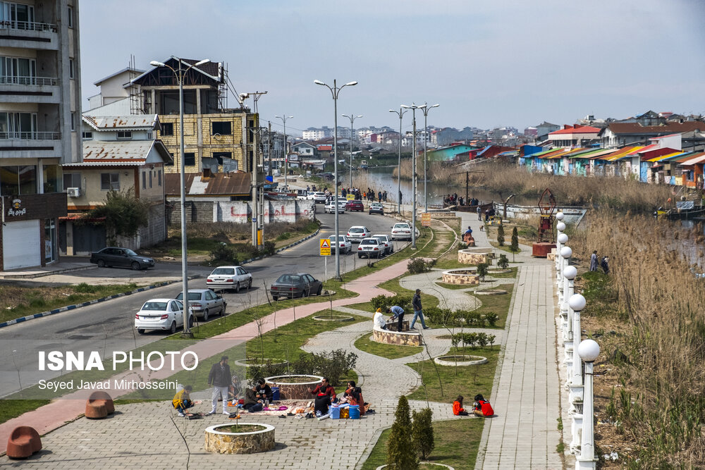 بازدید مسافران نوروزی از بندر انزلی/ گزارش تصویری