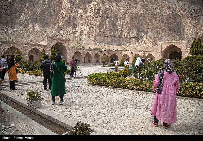 جشن نوروز در کاروانسرای بیستون/ گزارش تصویری