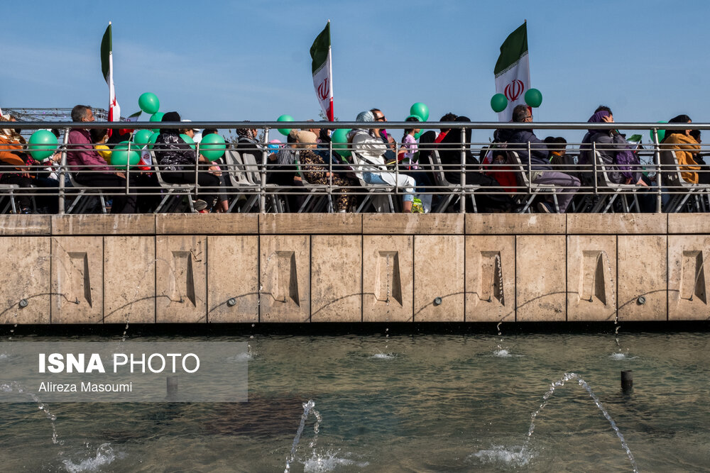 جشن روز جمهوری اسلامی در برج میلاد/ گزارش تصویری