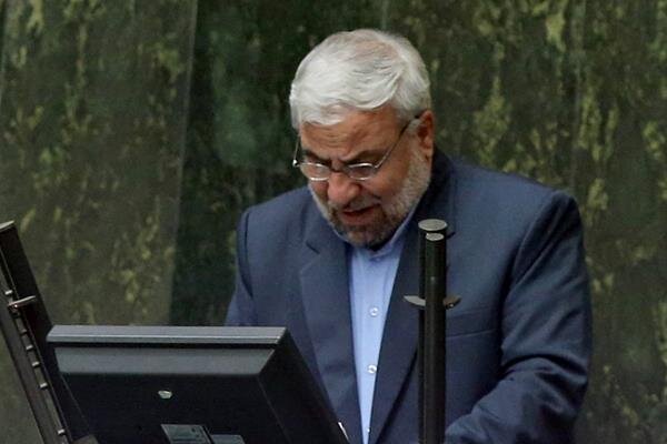 نماینده شبستر: هر روز شاهد کشف حجاب برخی خانم‌های معلوم‌الحال هستیم!
