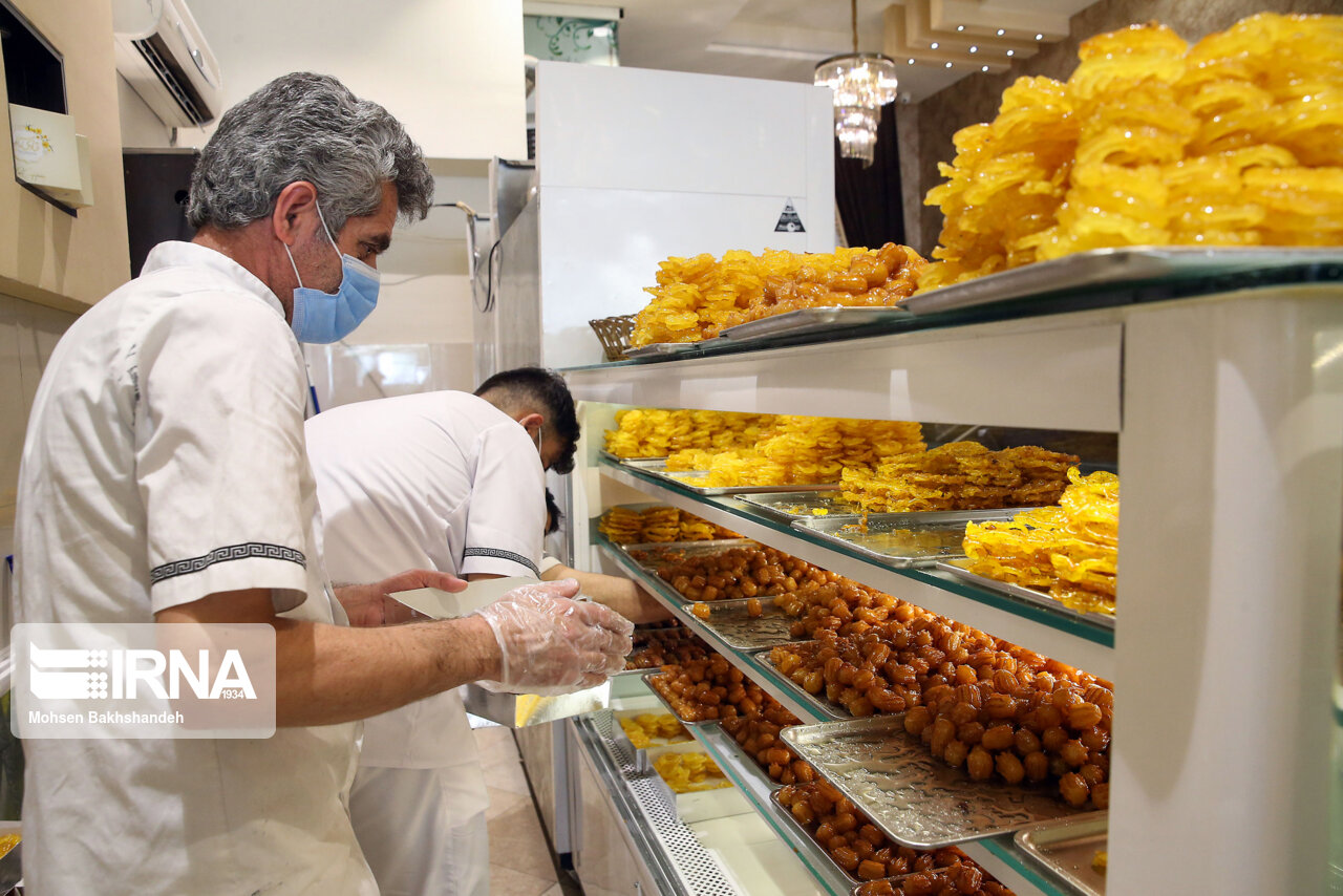زولبیا و بامیه؛ شیرینی مخصوص رمضان/ گزارش تصویری