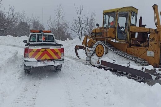 تلاش راهداران برای بازگشایی راه ارتباطی ۶۰ روستای آذربایجان‌شرقی ادامه دارد