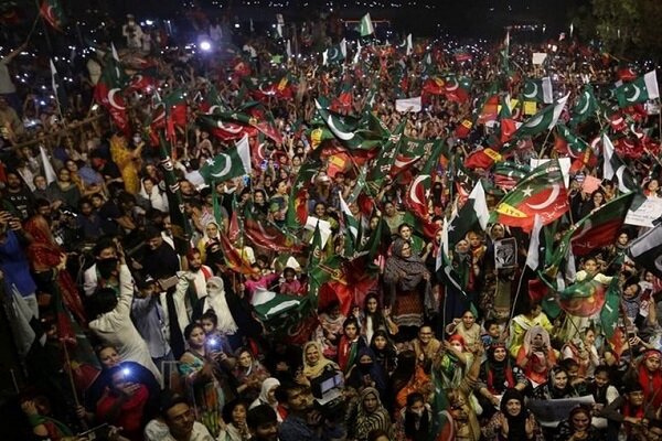 تظاهرات در شهر‌های مختلف پاکستان پس از برکناری «عمران‌خان»