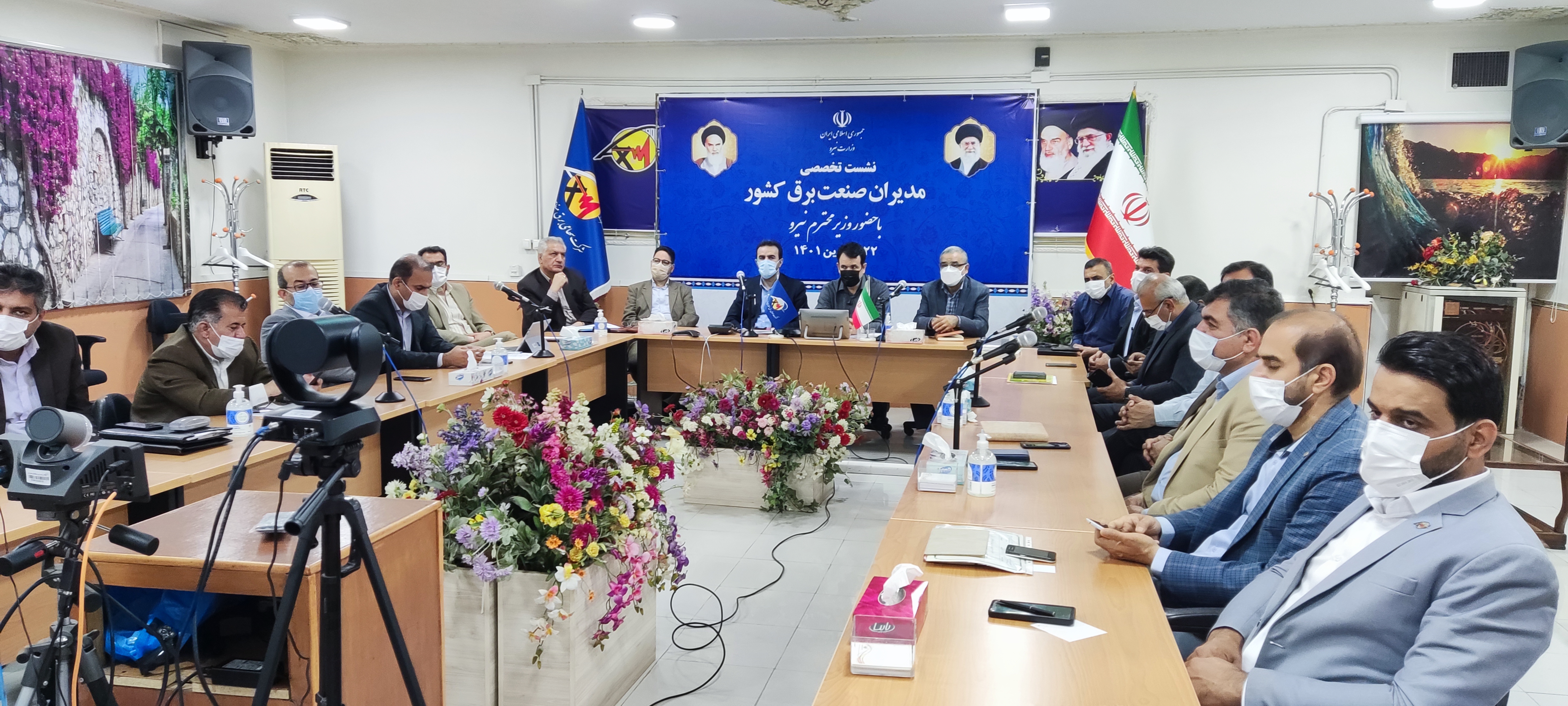 نشست تخصصی وزیر نیرو با مدیران صنعت برق کشور برگزار شد