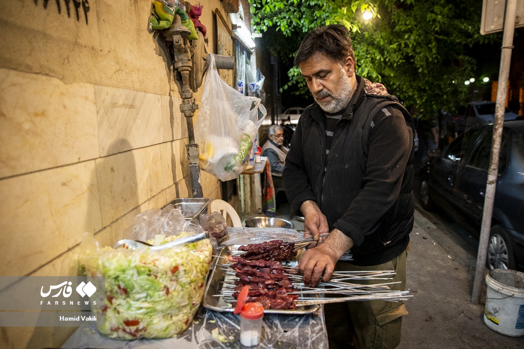 سفره هزار متری سحری کریم اهل بیت(ع)/ گزارش تصویری