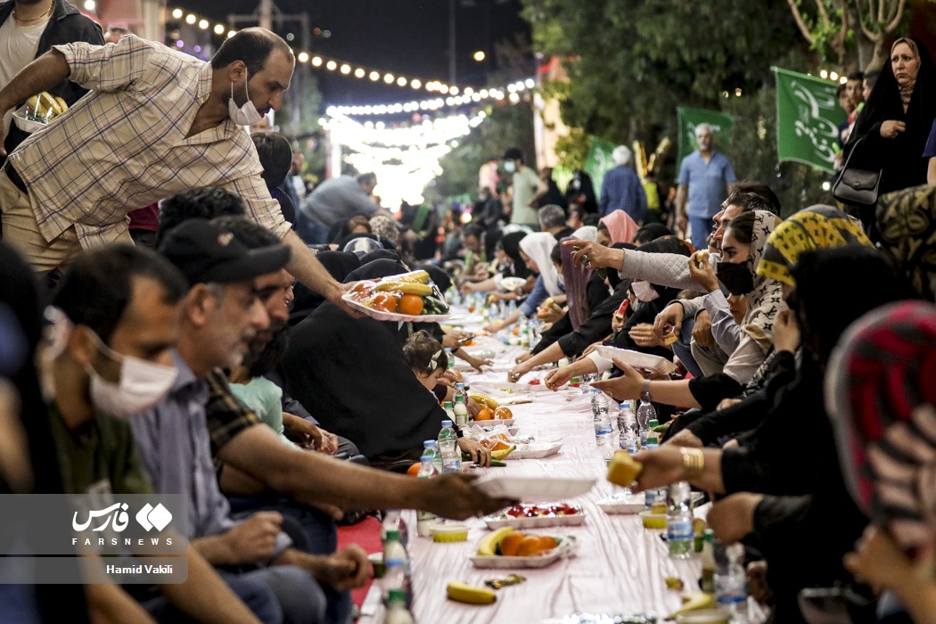 سفره هزار متری سحری کریم اهل بیت(ع)/ گزارش تصویری