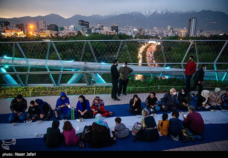 افطاری روی پل طبیعت/ گزارش تصویری