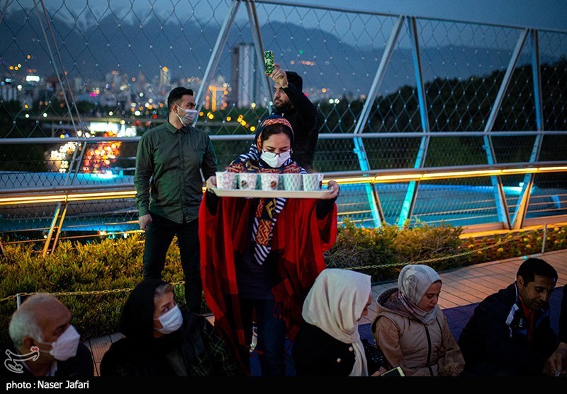 افطاری روی پل طبیعت/ گزارش تصویری