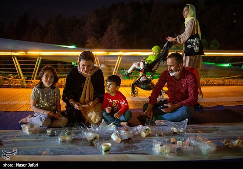 افطاری روی پل طبیعت/ گزارش تصویری