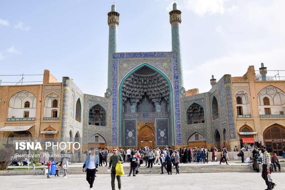 مسافران نوروزی در میدان امام اصفهان/ گزارش تصویری