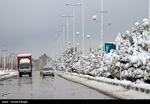 کولاک و برف در جاده‌های زنجان