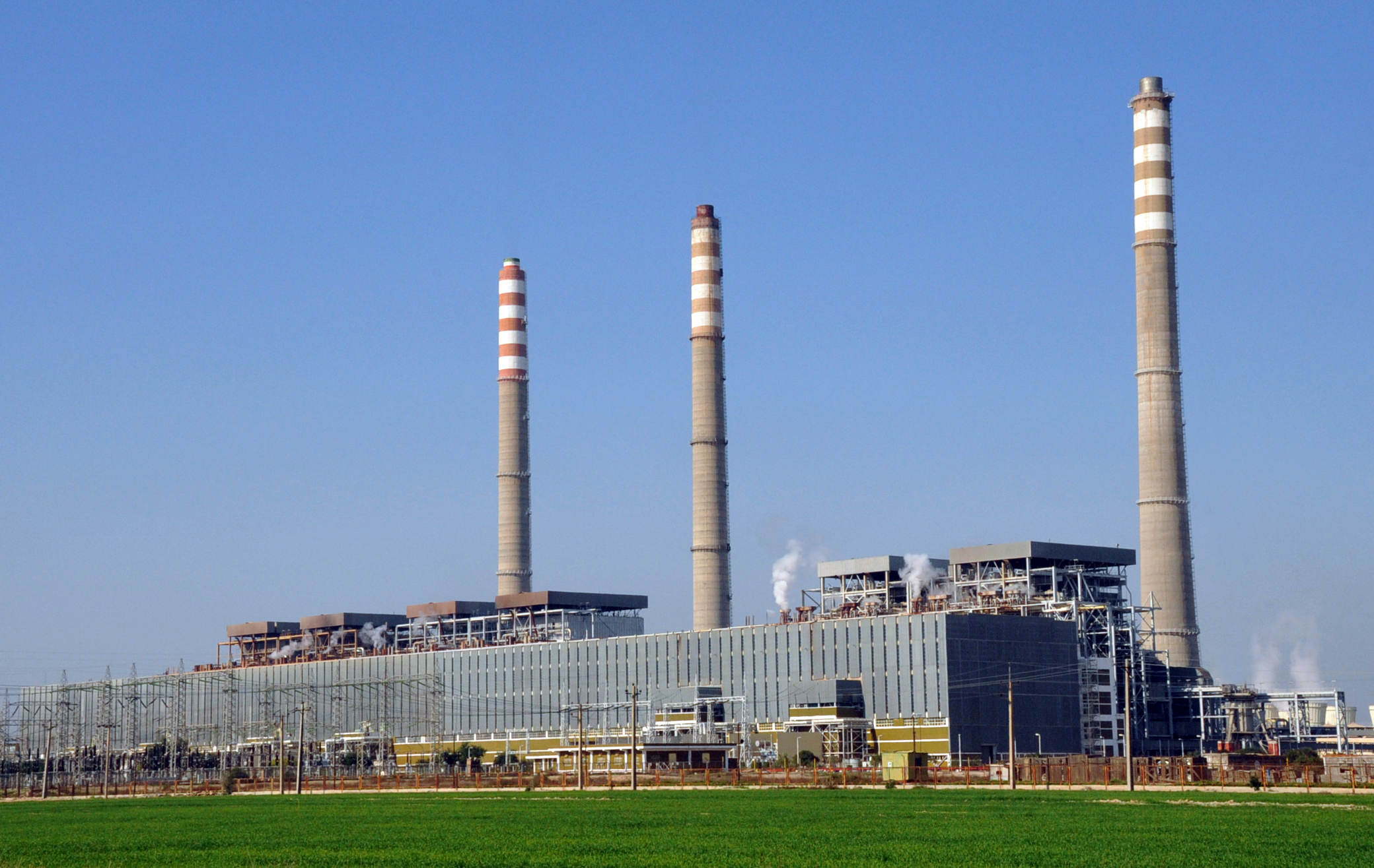 اجرای تعمیرات اساسی و رفع موانع تولید برق در نیروگاه رامین اهواز