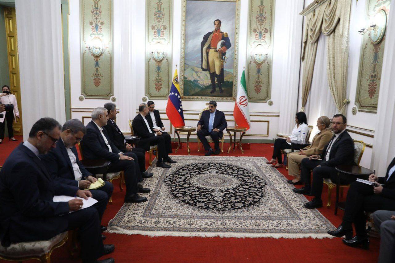 دیدار و گفتگوی وزیر امور خارجه کشورمان با رئیس جمهور ونزوئلا