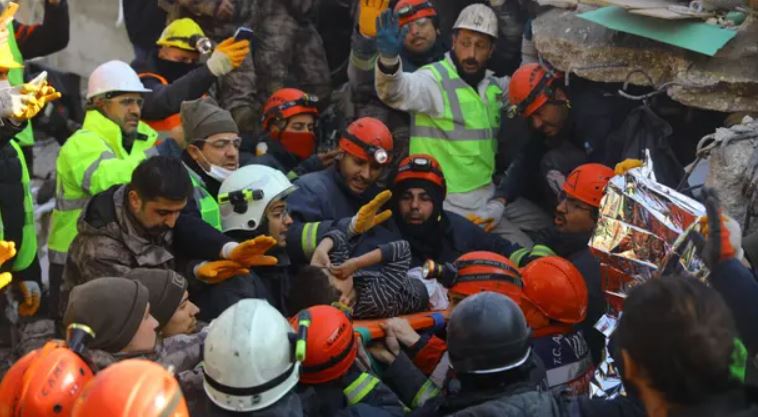 آخرین اخبار از زلزله مرگبار ترکیه و سوریه/ تعداد قربانیان به ۲۱۷۱۹ نفر رسید