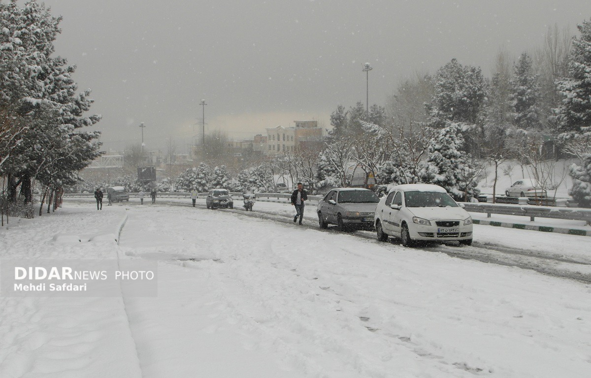 برف و باران در جاده‌های ۲۰ استان کشور